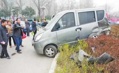 洛阳车祸现场救援进展全面报道，最新消息速递